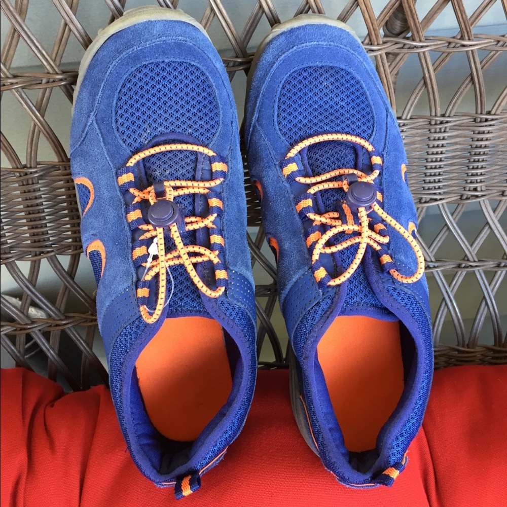 Lands’ End youth shoes